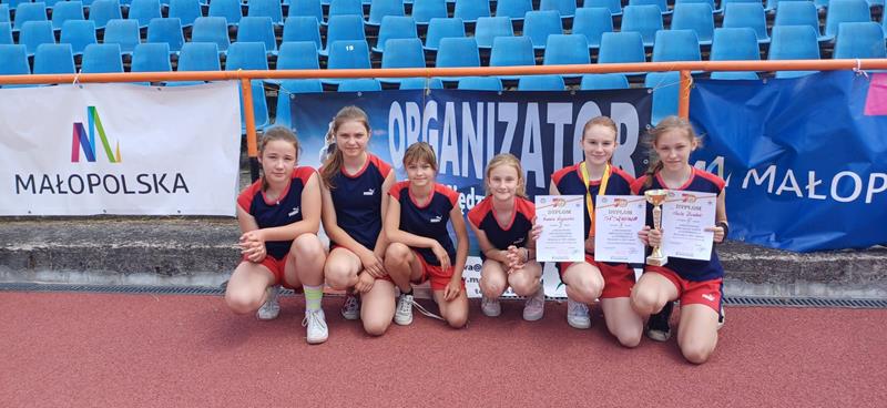 Kolejne sportowe sukcesy na koncie uczniów ze Szkoły Podstawowej w Sękowej na szczeblu rejonowym!